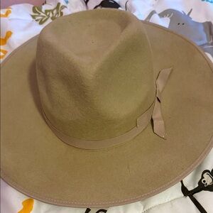 Elegant Beige Wide-Brimmed Hat